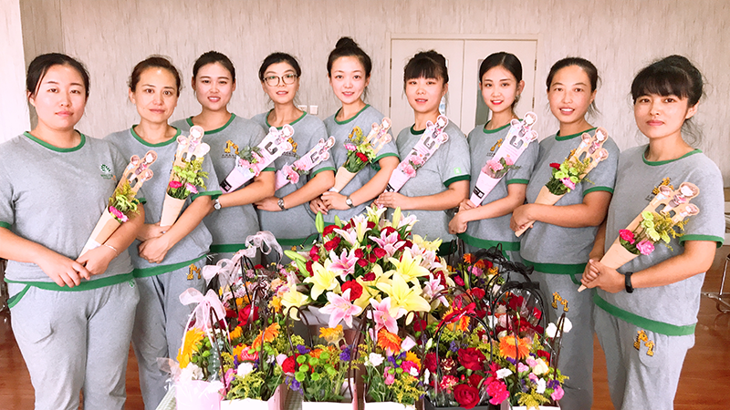 河北唐山(shān)跨世紀長(cháng)頸鹿幼兒園：加強師德(dé)師風建設，過有(yǒu)品位的教師節